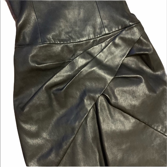 Rare VERA WANG Driven Sheath Leather Strapless LBD Little Black Dress 0 - Picture 4 of 6